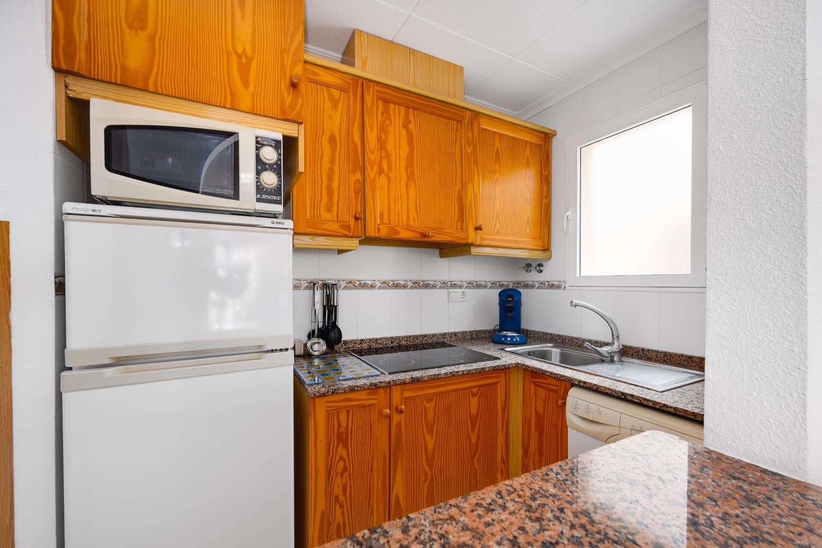2 bedroom Apartment for sale in Torrevieja with pool - € 139,900 (Ref: 9962741)