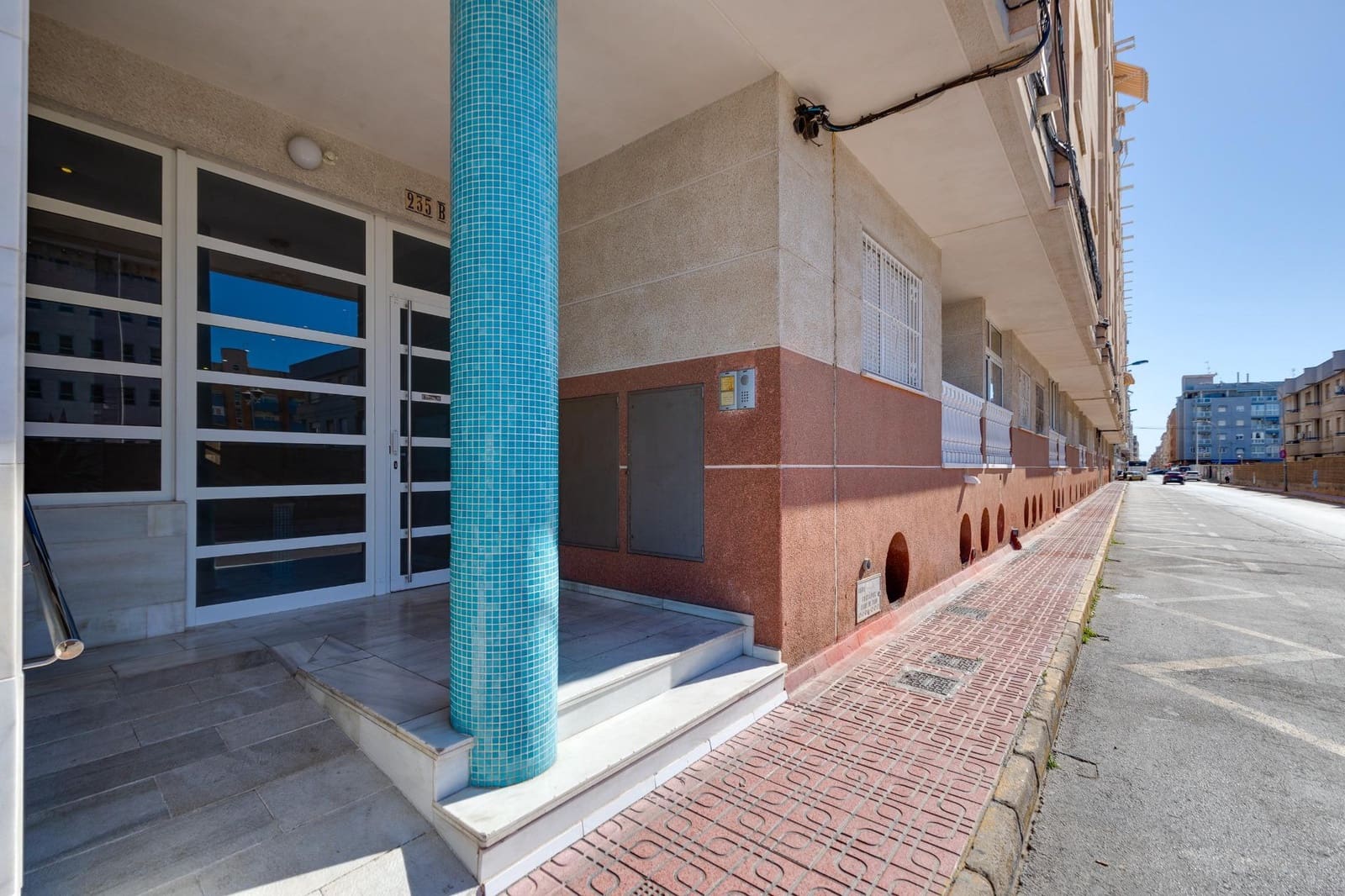 2 bedroom Apartment for sale in Torrevieja with pool - € 139,900 (Ref: 9962741)