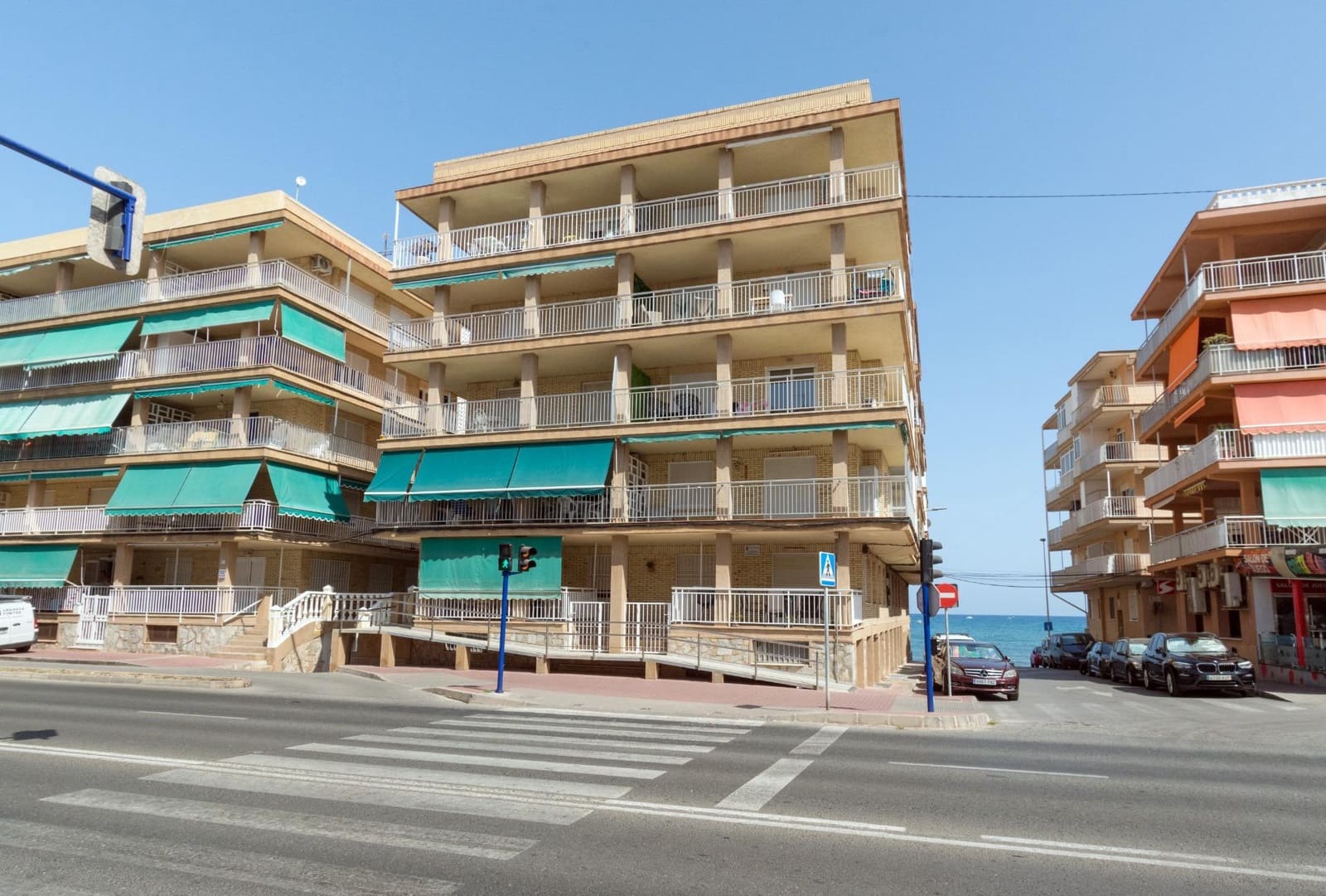 Apartamento de 3 habitaciones en Torrevieja en venta - 250.000 € (Ref: 9990751)