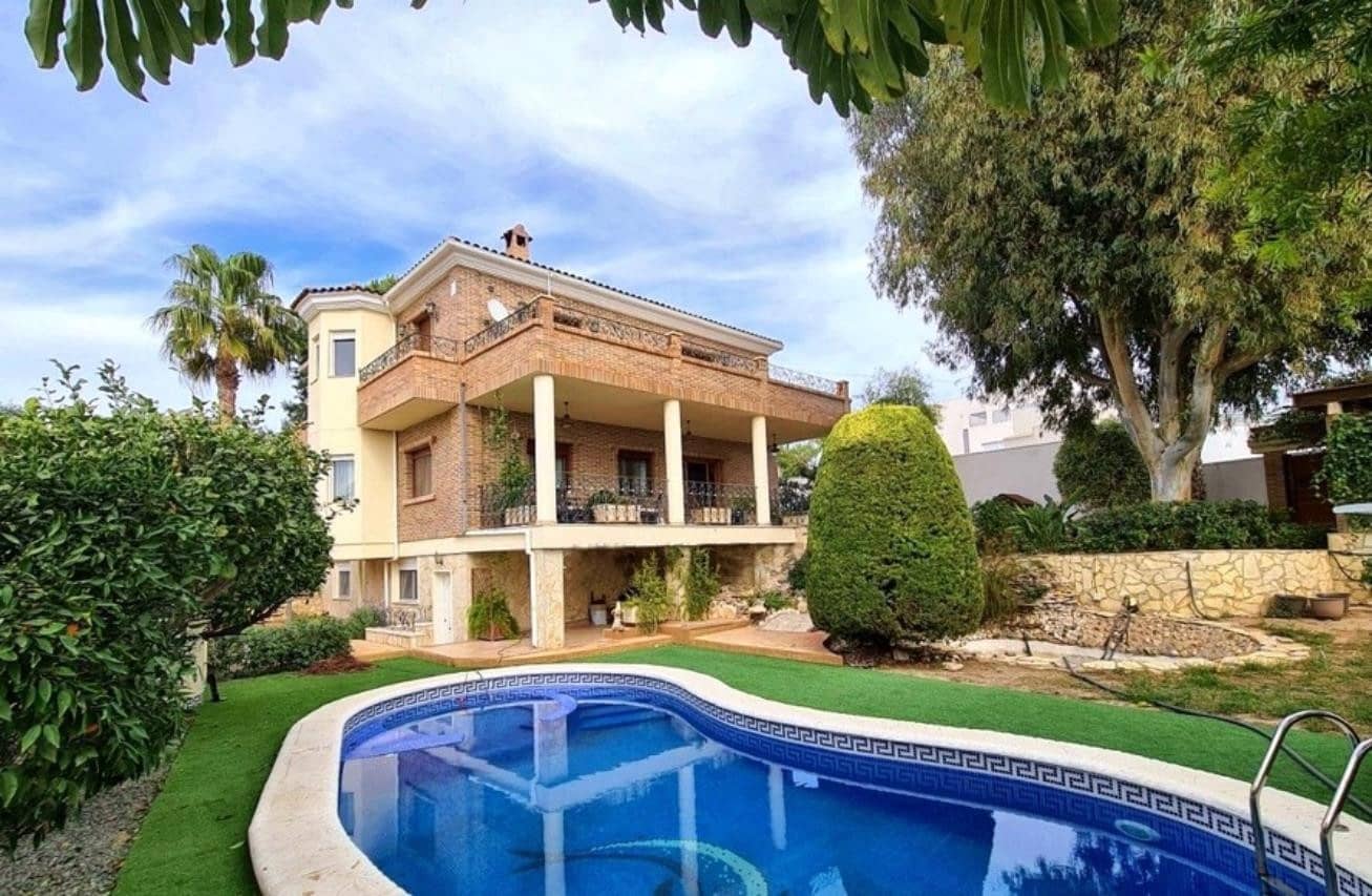 5 bedroom Villa for sale in Ciudad Quesada with pool - € 690,000 (Ref: 8904543)