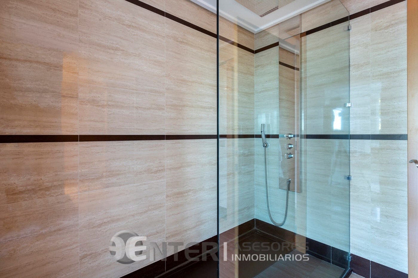 4 chambre Villa/Maison à vendre à Gilet avec piscine garage - 795 000 € (Ref: 8758591)