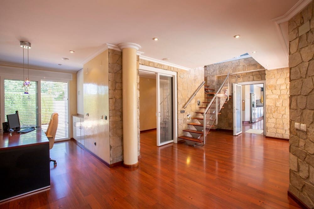 5 slaapkamer Villa te koop in Serra met zwembad garage - € 790.000 (Ref: 8758592)