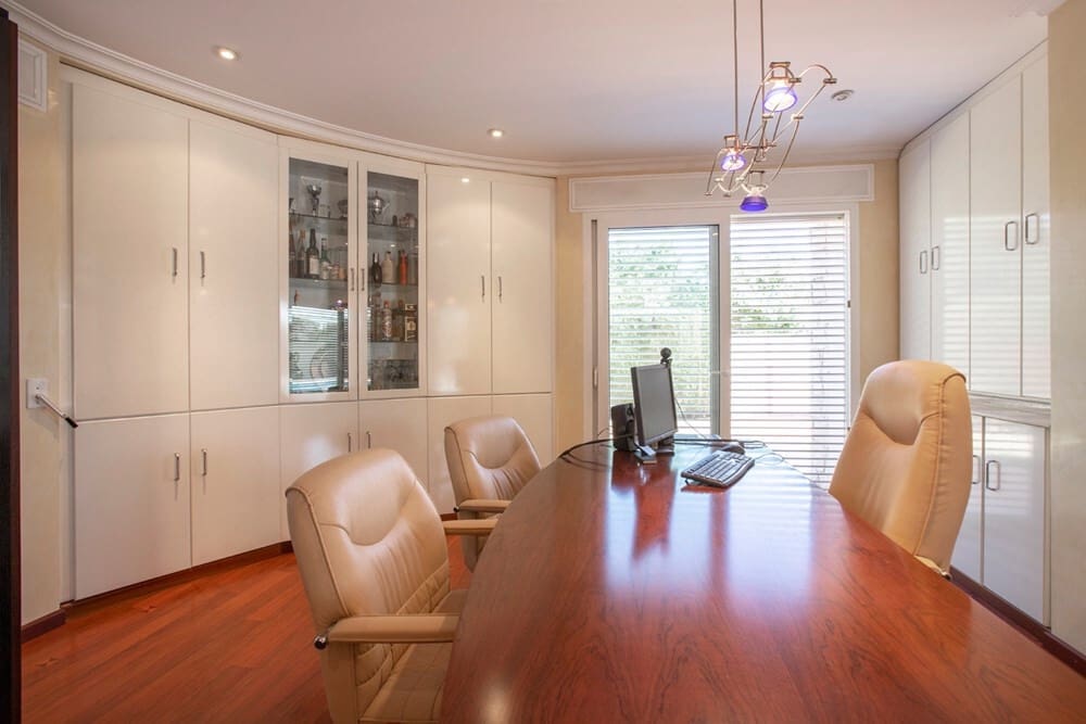 5 slaapkamer Villa te koop in Serra met zwembad garage - € 790.000 (Ref: 8758592)