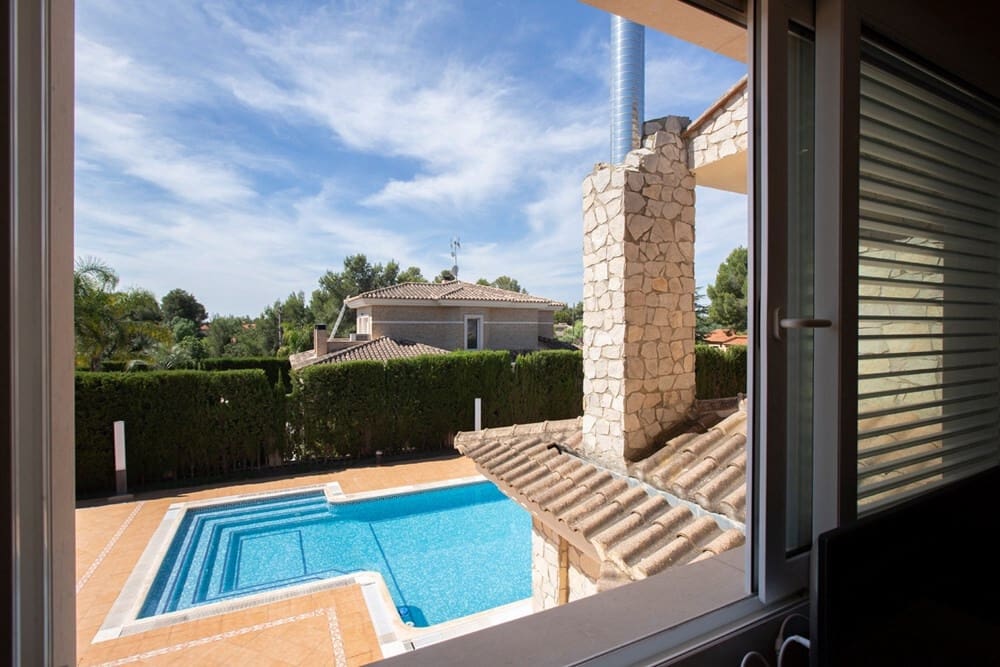 5 slaapkamer Villa te koop in Serra met zwembad garage - € 790.000 (Ref: 8758592)