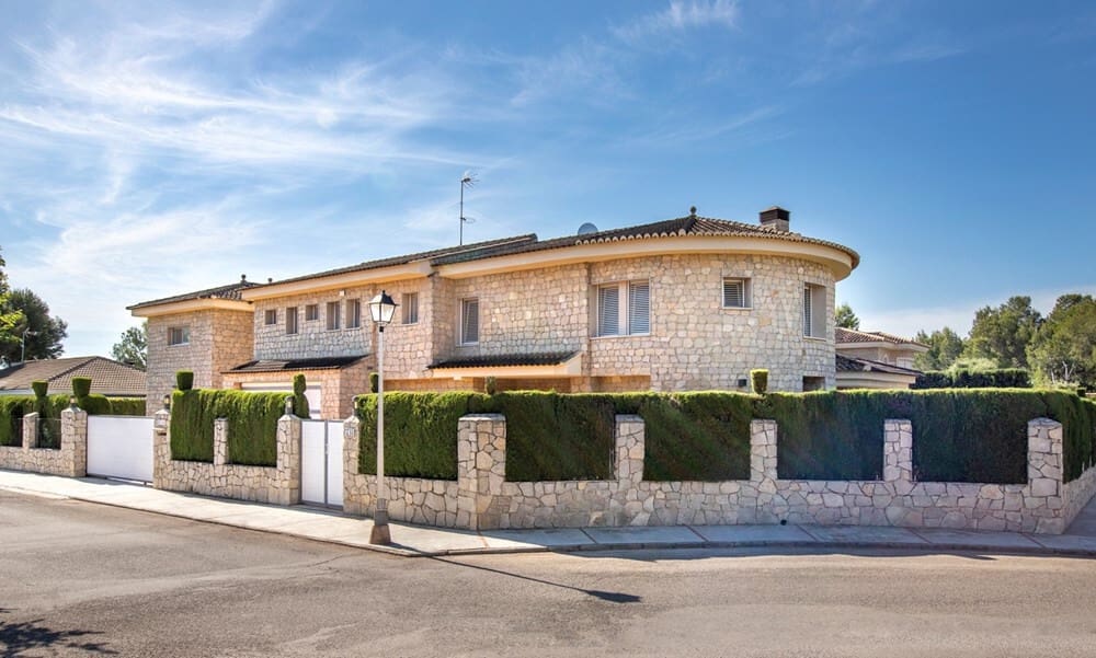 5 slaapkamer Villa te koop in Serra met zwembad garage - € 790.000 (Ref: 8758592)