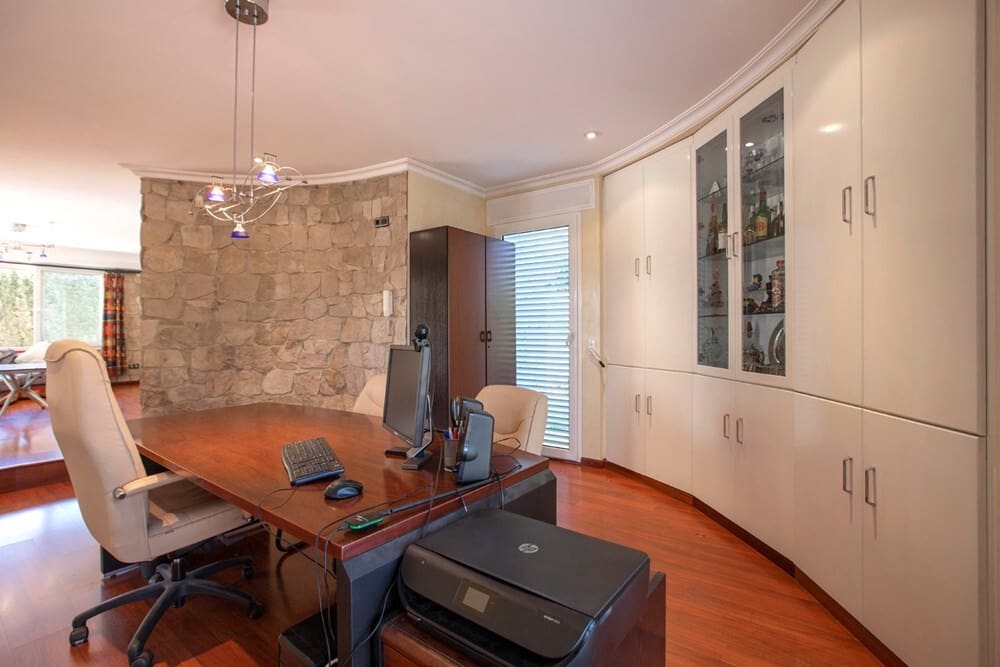 5 slaapkamer Villa te koop in Serra met zwembad garage - € 790.000 (Ref: 8758592)