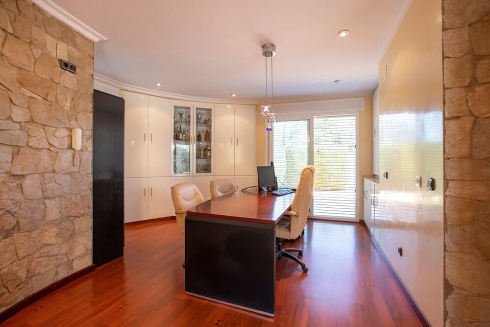 5 slaapkamer Villa te koop in Serra met zwembad garage - € 790.000 (Ref: 8758592)