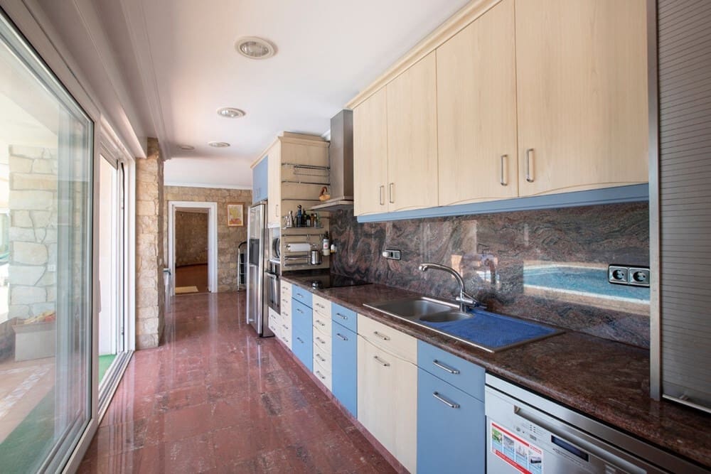 5 slaapkamer Villa te koop in Serra met zwembad garage - € 790.000 (Ref: 8758592)