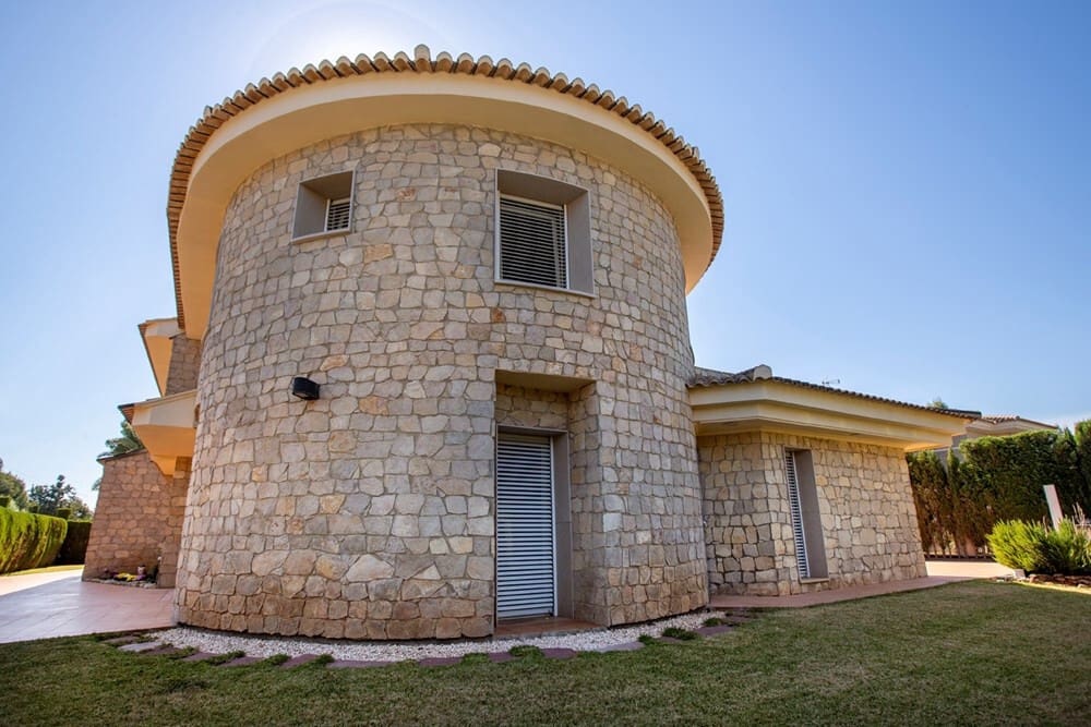 5 slaapkamer Villa te koop in Serra met zwembad garage - € 790.000 (Ref: 8758592)