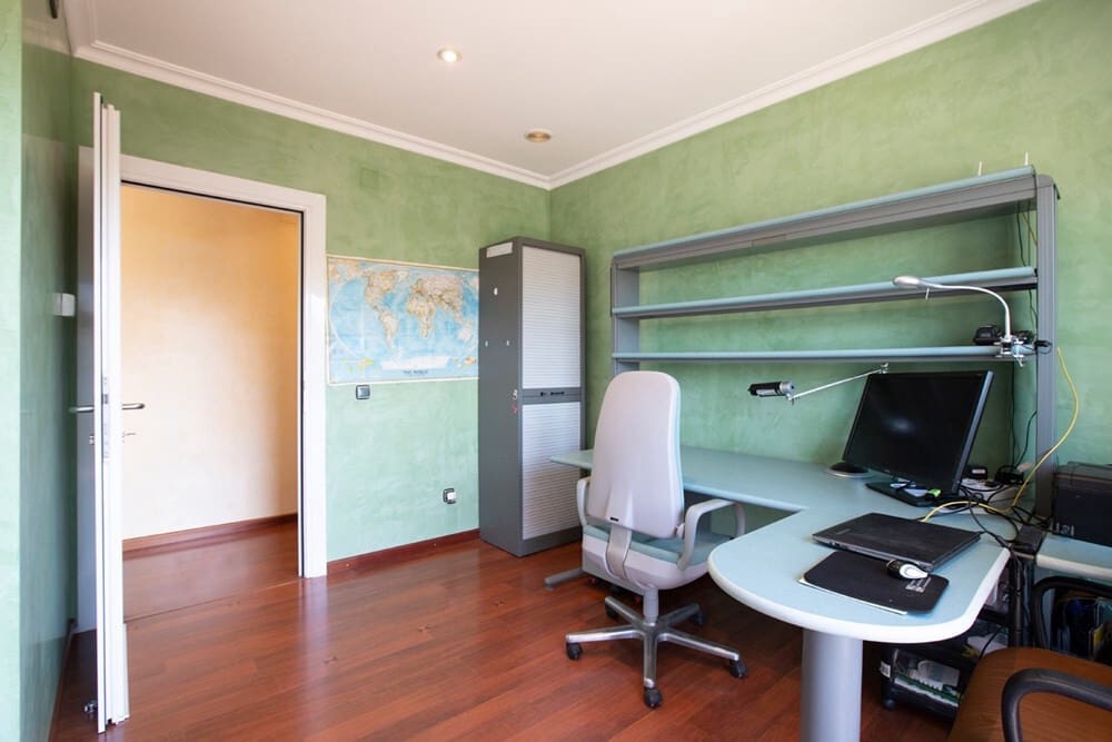 5 slaapkamer Villa te koop in Serra met zwembad garage - € 790.000 (Ref: 8758592)