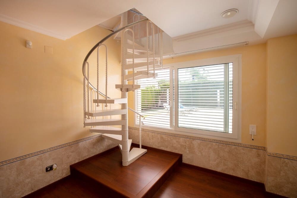 5 slaapkamer Villa te koop in Serra met zwembad garage - € 790.000 (Ref: 8758592)