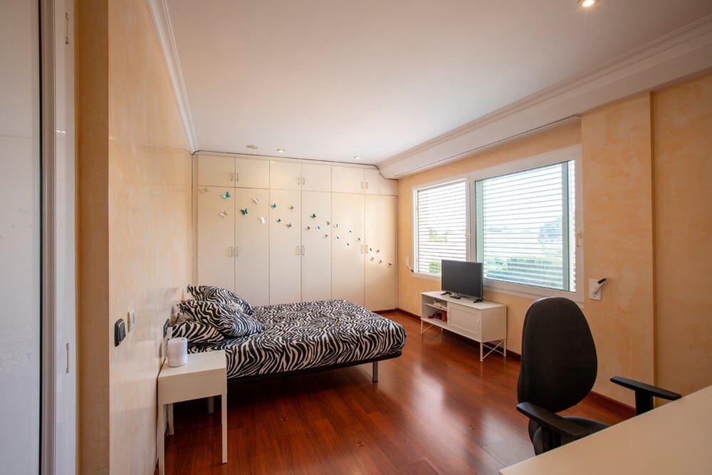 5 slaapkamer Villa te koop in Serra met zwembad garage - € 790.000 (Ref: 8758592)