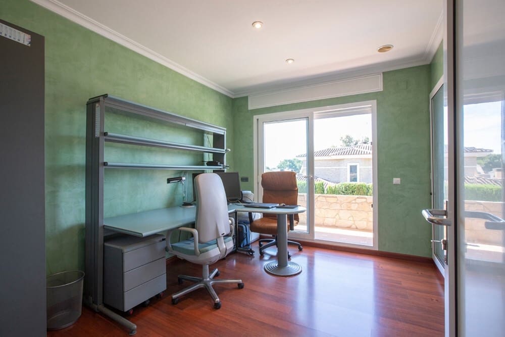 5 slaapkamer Villa te koop in Serra met zwembad garage - € 790.000 (Ref: 8758592)