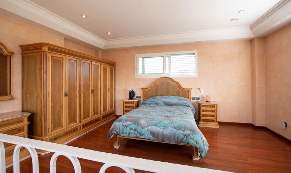 5 slaapkamer Villa te koop in Serra met zwembad garage - € 790.000 (Ref: 8758592)