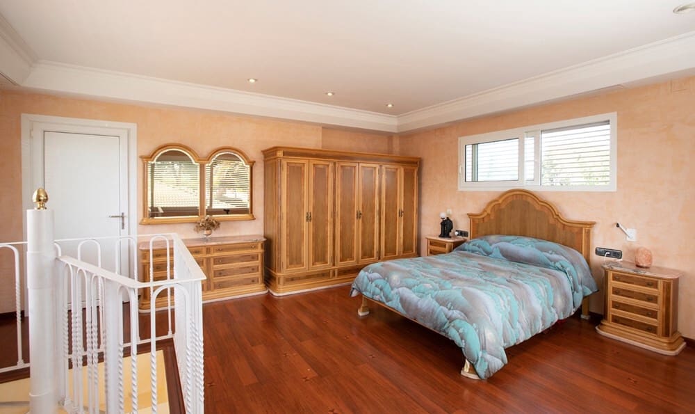 5 slaapkamer Villa te koop in Serra met zwembad garage - € 790.000 (Ref: 8758592)