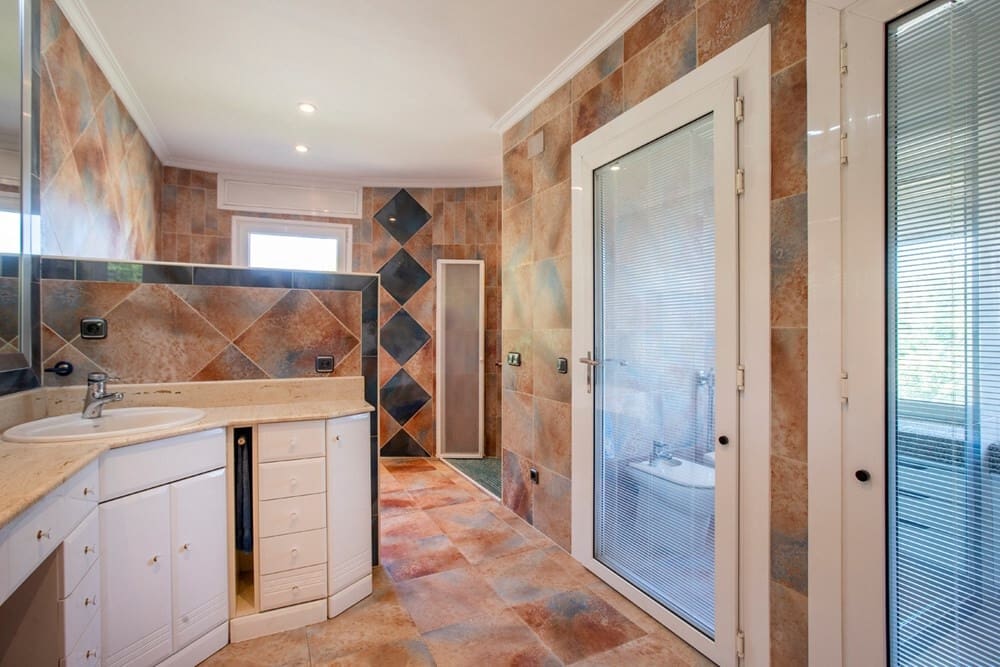 5 slaapkamer Villa te koop in Serra met zwembad garage - € 790.000 (Ref: 8758592)