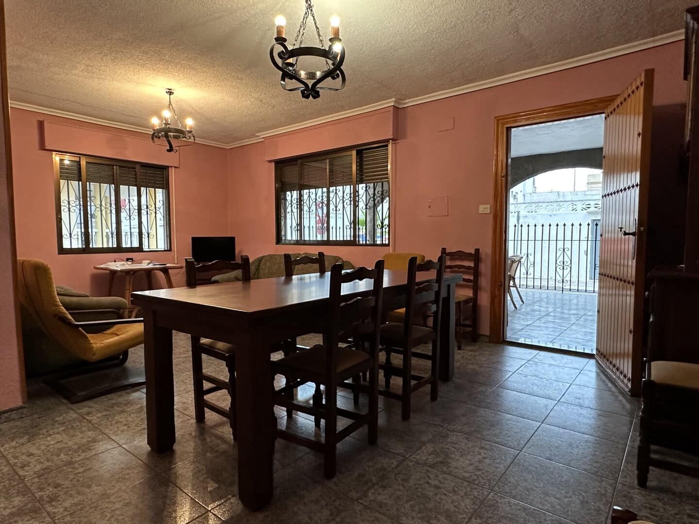 5 makuuhuone Huvila myytävänä paikassa Chilches mukana 
autotalli - 260 000 € (Ref: 8758594)