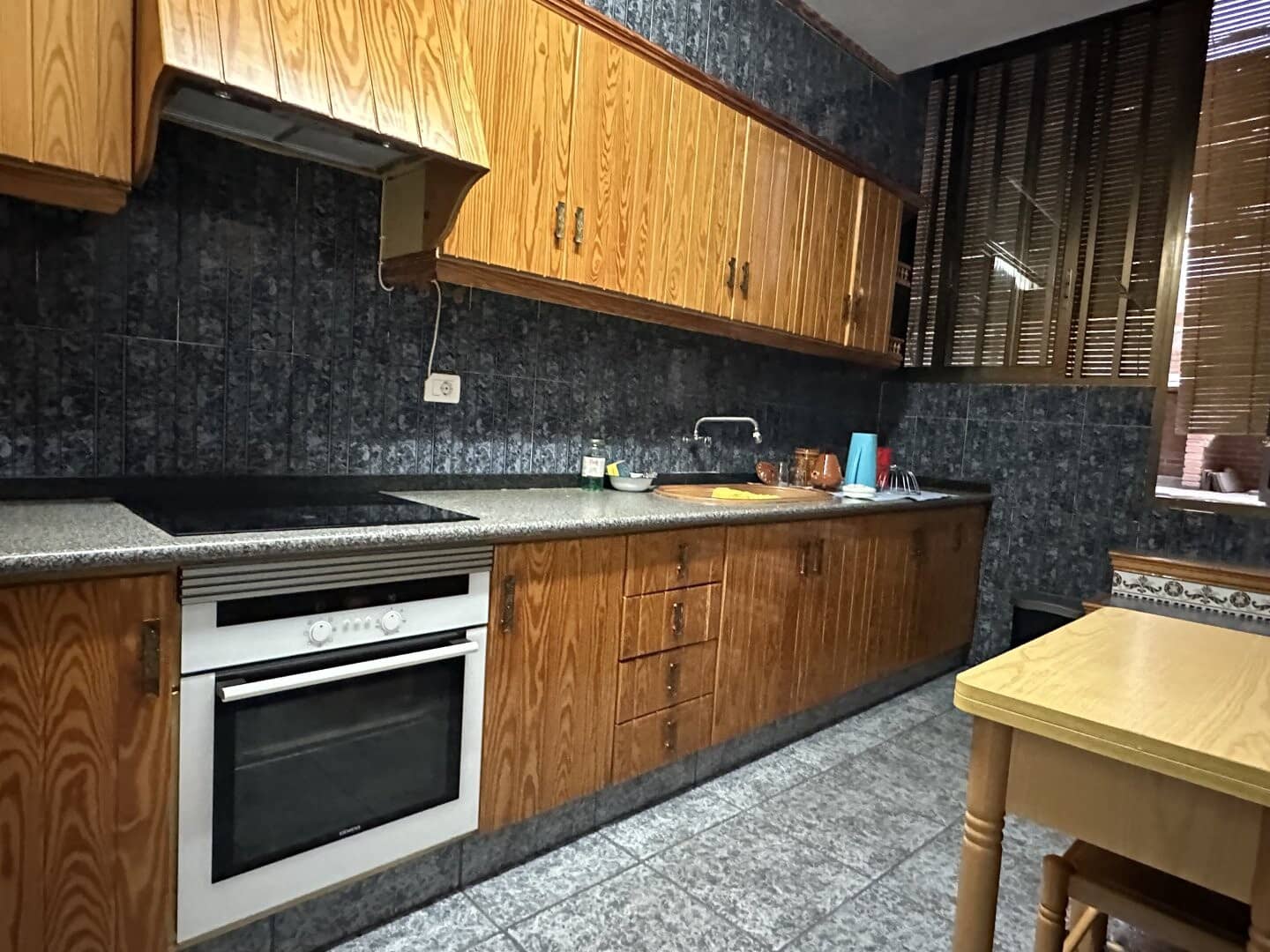 5 makuuhuone Huvila myytävänä paikassa Chilches mukana 
autotalli - 260 000 € (Ref: 8758594)