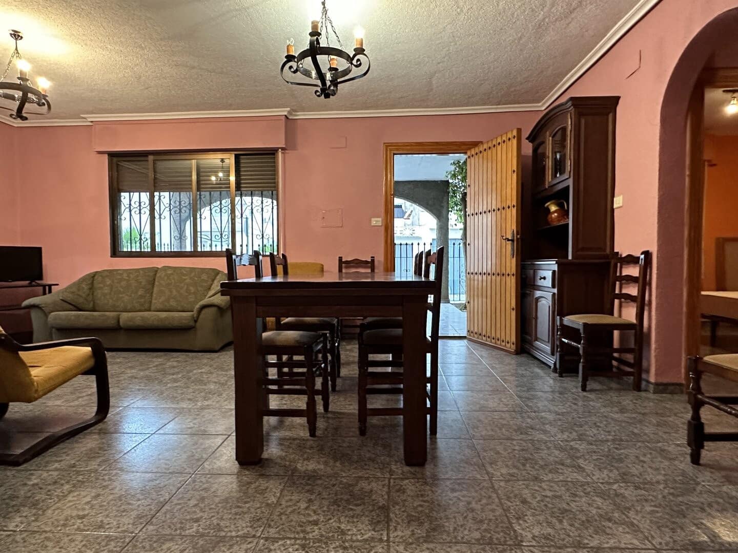 5 makuuhuone Huvila myytävänä paikassa Chilches mukana 
autotalli - 260 000 € (Ref: 8758594)