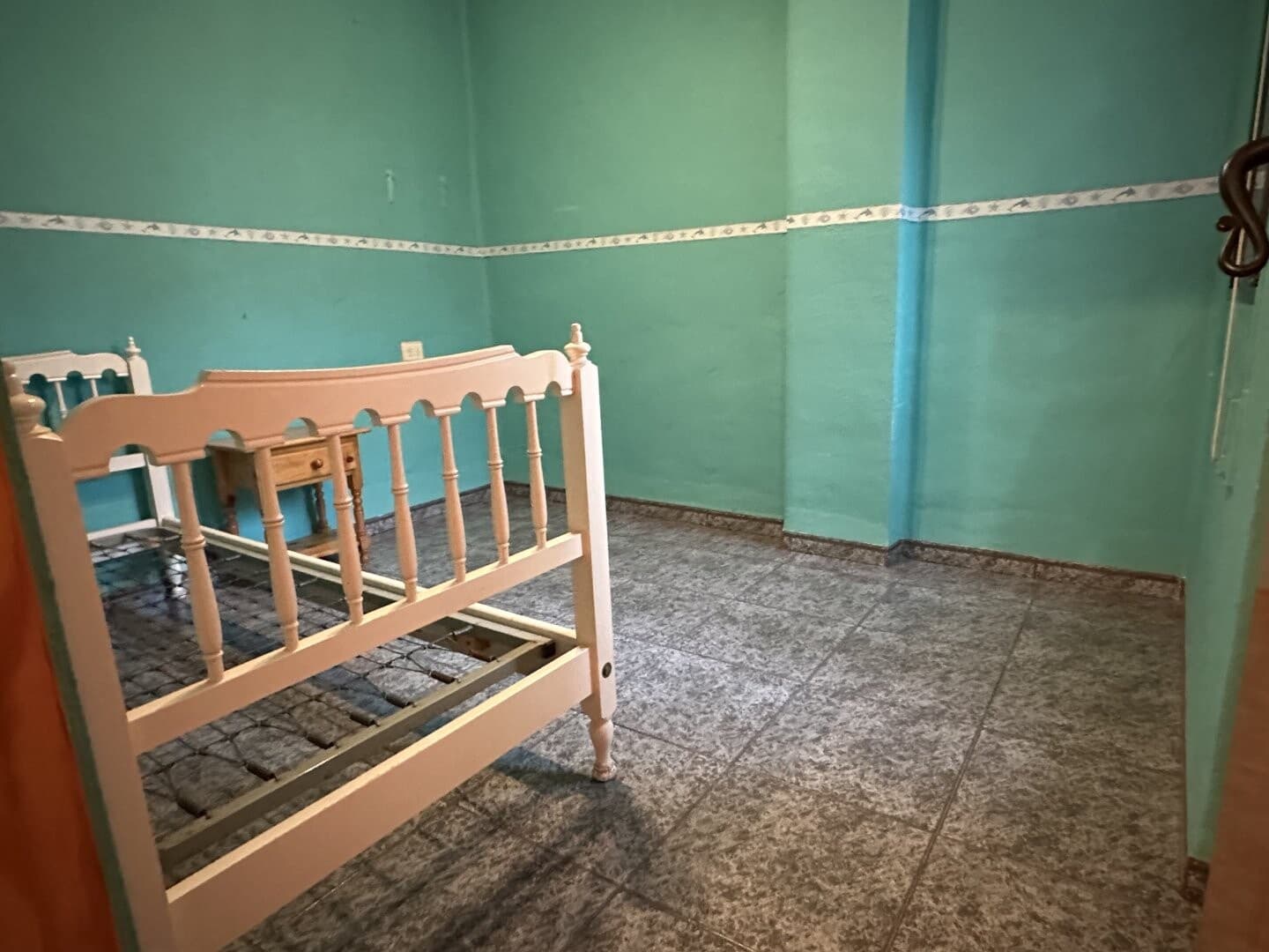 5 makuuhuone Huvila myytävänä paikassa Chilches mukana 
autotalli - 260 000 € (Ref: 8758594)