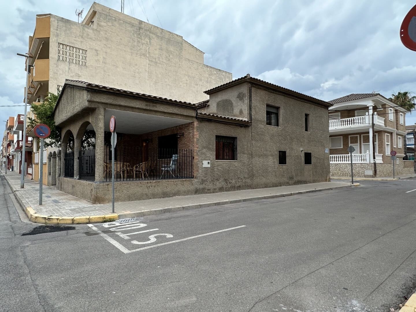 5 makuuhuone Huvila myytävänä paikassa Chilches mukana 
autotalli - 260 000 € (Ref: 8758594)