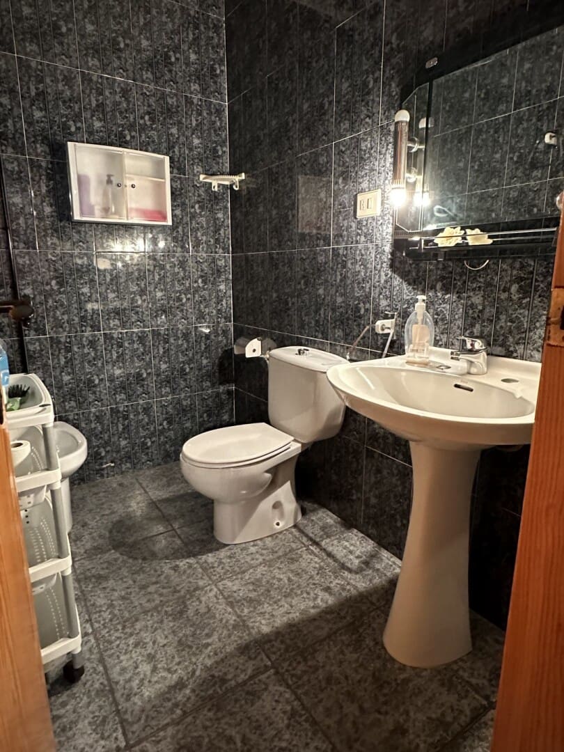 5 makuuhuone Huvila myytävänä paikassa Chilches mukana 
autotalli - 260 000 € (Ref: 8758594)