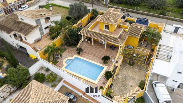 6 soverom Villa til salgs i El Montgó, Dénia med svømmebasseng garasje - € 680 000 (Ref: 8783252)