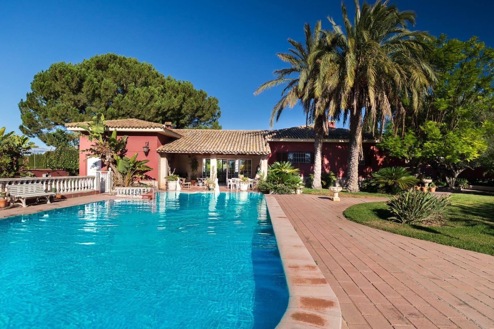 7 soveværelse Villa til salg i La Pobla de Vallbona med swimmingpool garage - € 830.000 (Ref: 8809074)