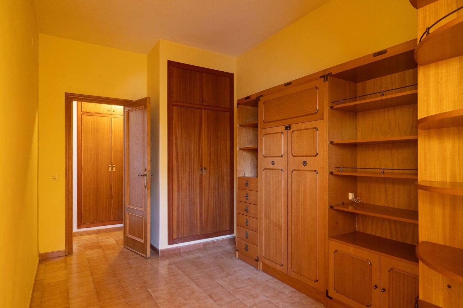 7 soveværelse Villa til salg i La Pobla de Vallbona med swimmingpool garage - € 830.000 (Ref: 8809074)