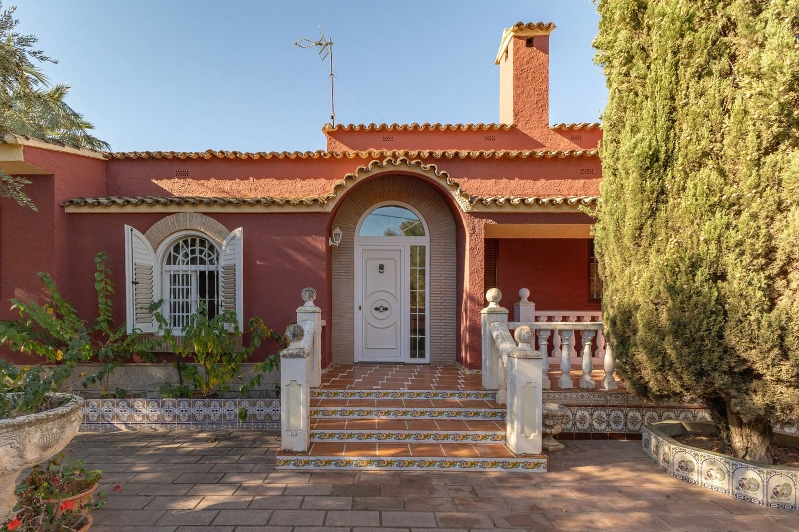 7 soveværelse Villa til salg i La Pobla de Vallbona med swimmingpool garage - € 830.000 (Ref: 8809074)