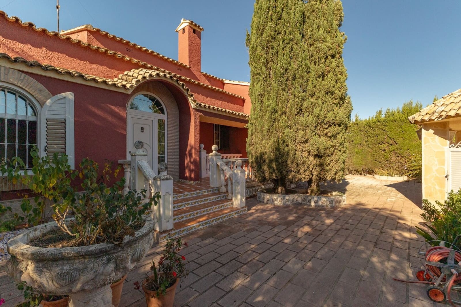7 soveværelse Villa til salg i La Pobla de Vallbona med swimmingpool garage - € 830.000 (Ref: 8809074)
