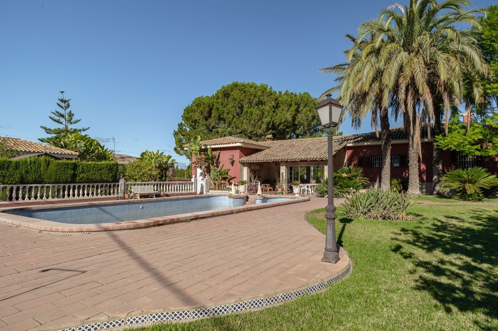 7 soveværelse Villa til salg i La Pobla de Vallbona med swimmingpool garage - € 830.000 (Ref: 8809074)