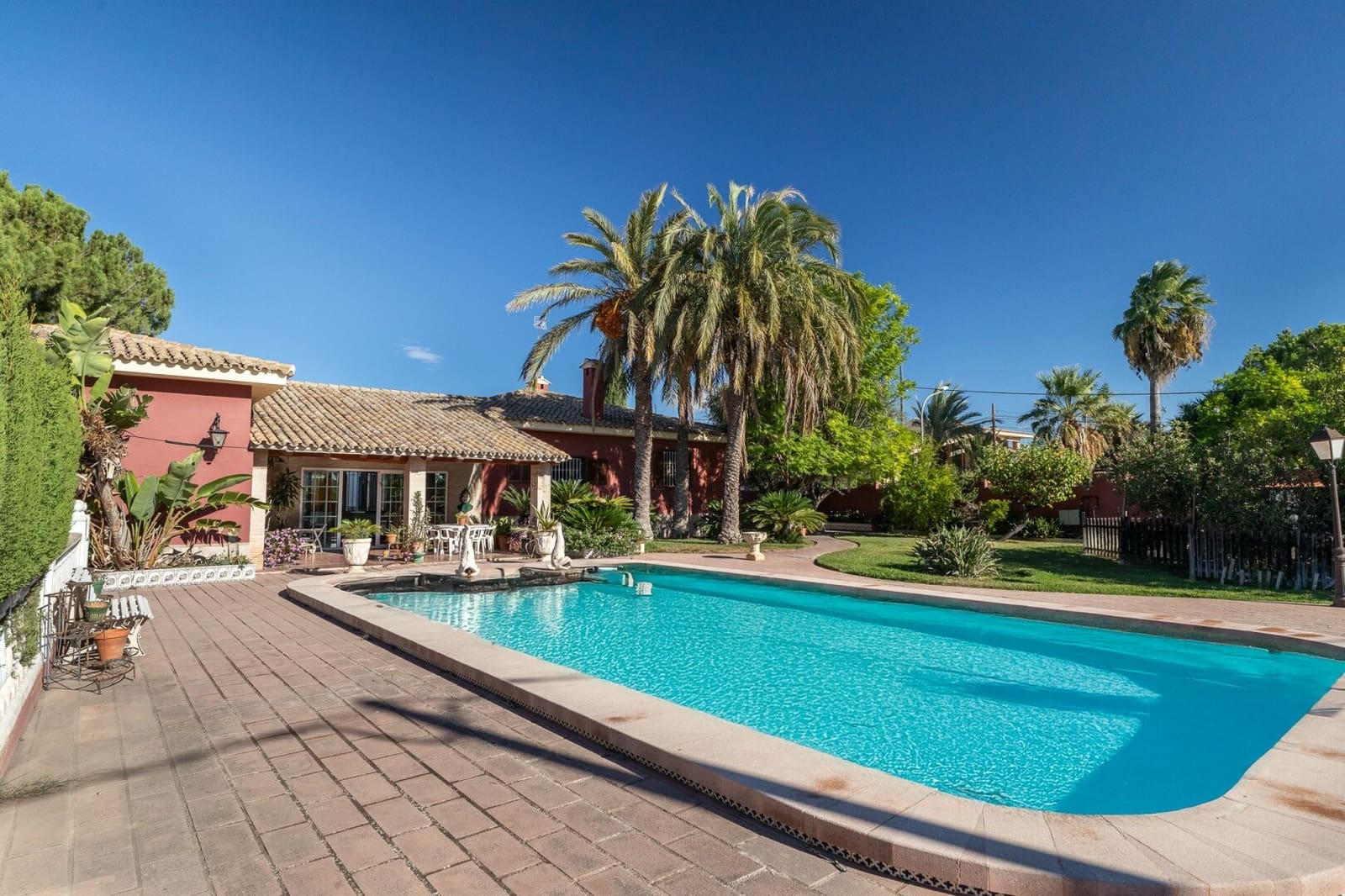 7 soveværelse Villa til salg i La Pobla de Vallbona med swimmingpool garage - € 830.000 (Ref: 8809074)