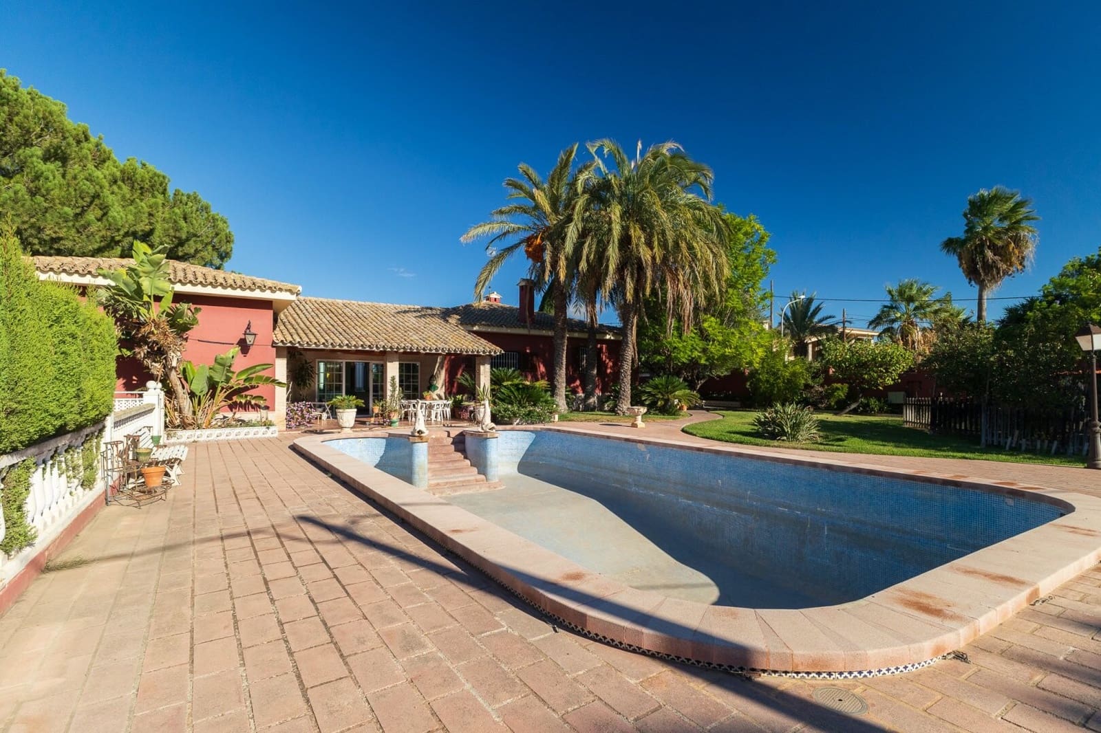 7 soveværelse Villa til salg i La Pobla de Vallbona med swimmingpool garage - € 830.000 (Ref: 8809074)