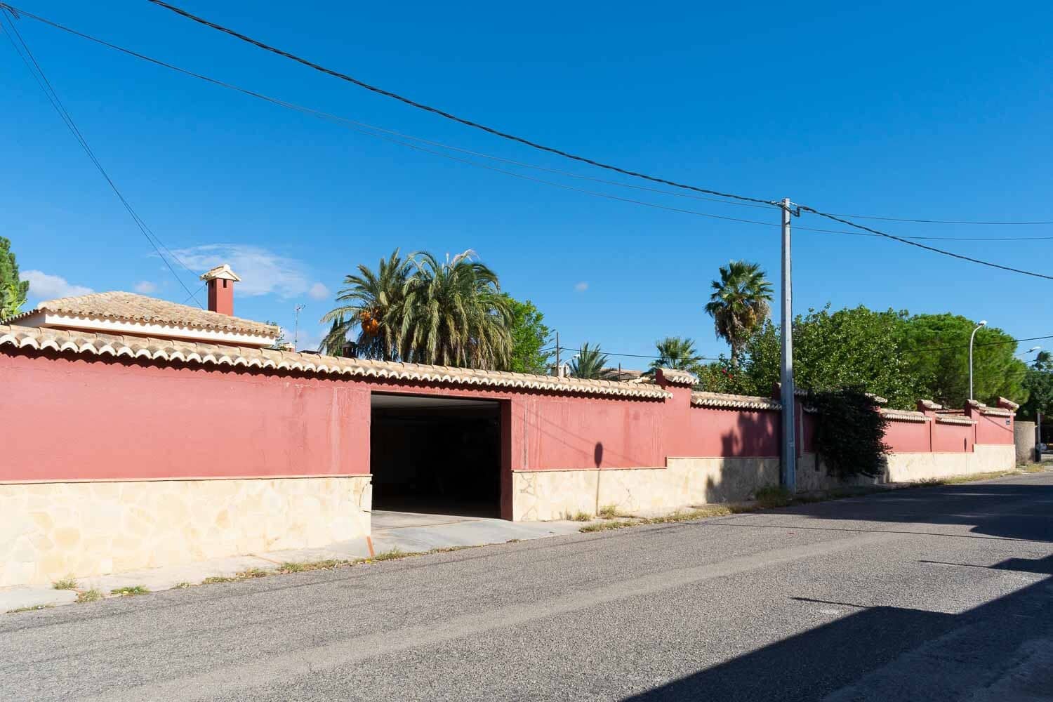 7 soveværelse Villa til salg i La Pobla de Vallbona med swimmingpool garage - € 830.000 (Ref: 8809074)