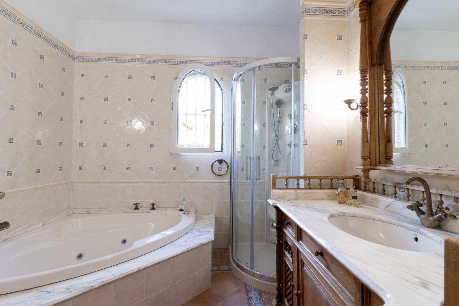 7 soveværelse Villa til salg i La Pobla de Vallbona med swimmingpool garage - € 830.000 (Ref: 8809074)