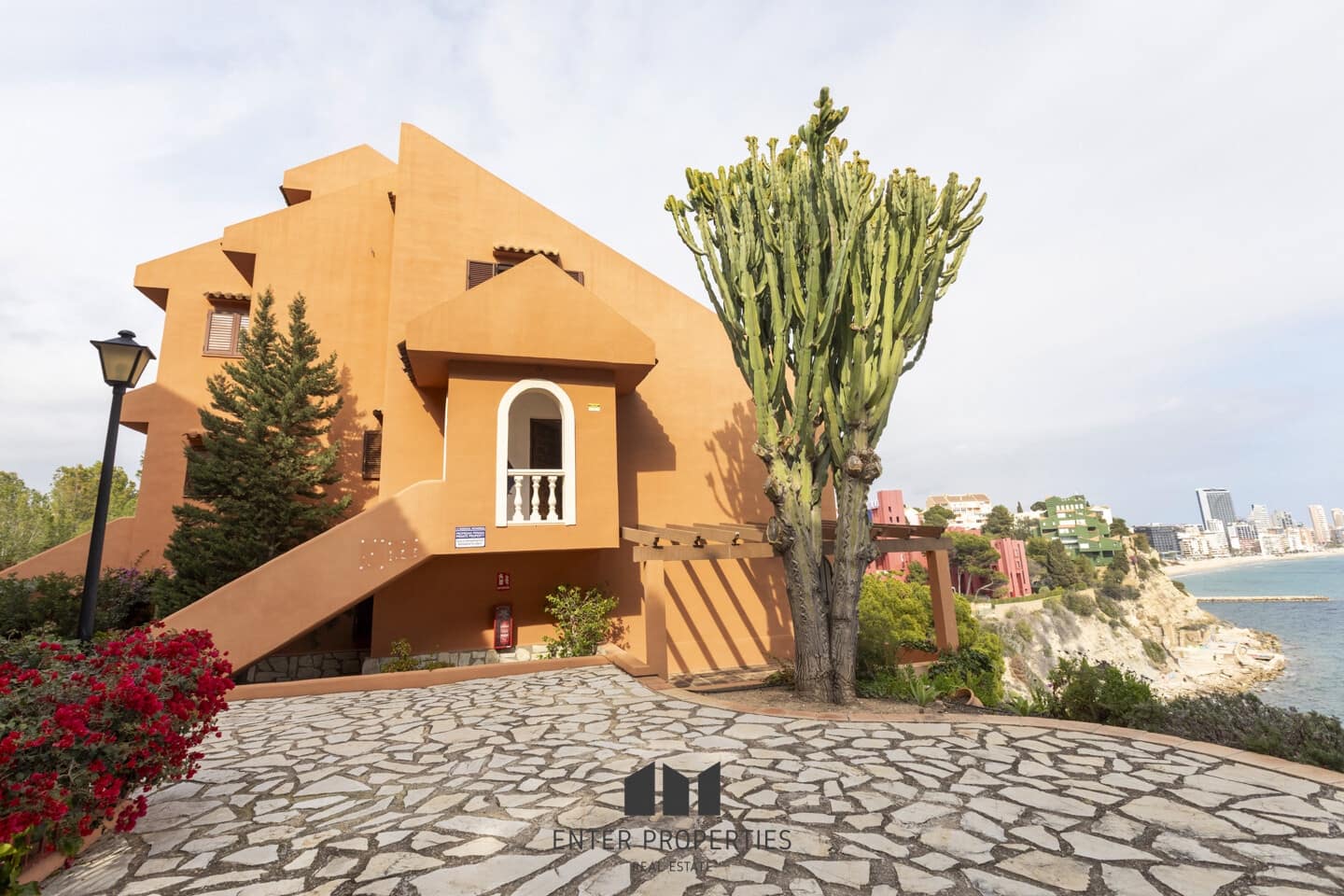 3 soveværelse Semi-Rækkehus til salg i Calpe / Calp med swimmingpool - € 499.000 (Ref: 8836201)