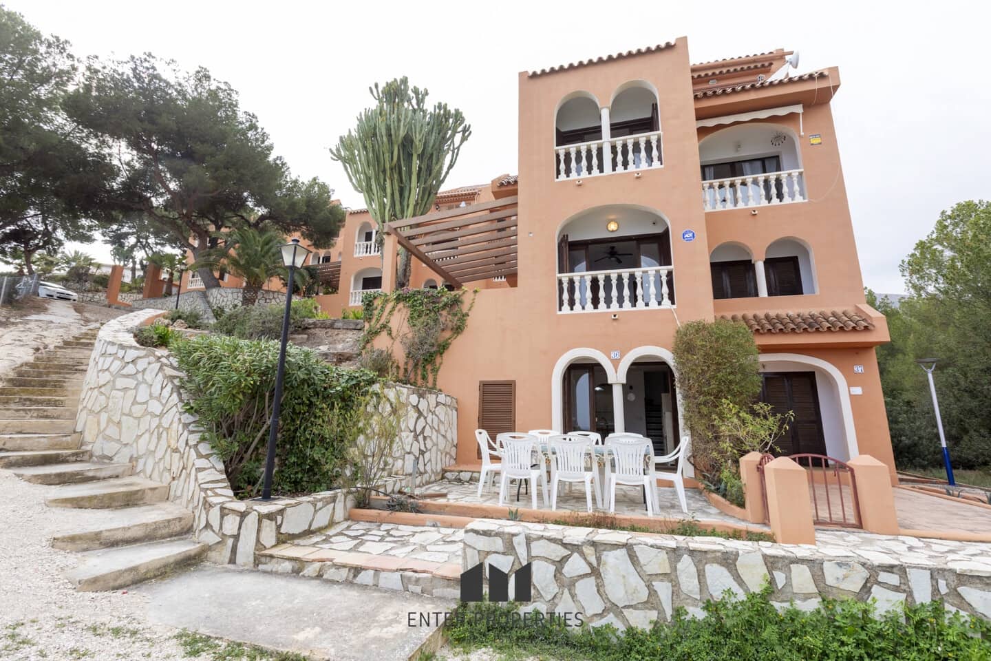 3 soveværelse Semi-Rækkehus til salg i Calpe / Calp med swimmingpool - € 499.000 (Ref: 8836201)