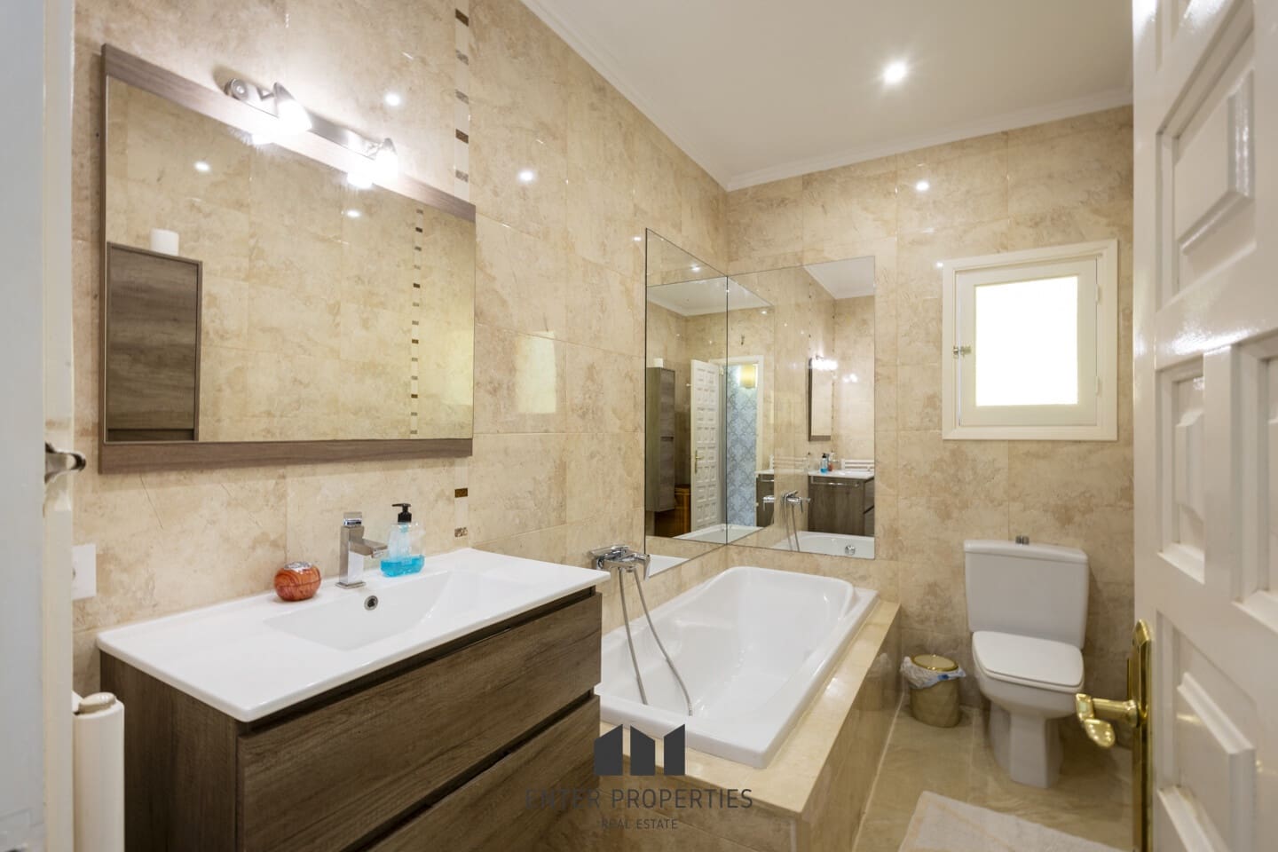 5 soveværelse Villa til salg i Calpe / Calp med swimmingpool garage - € 1.100.000 (Ref: 8875123)