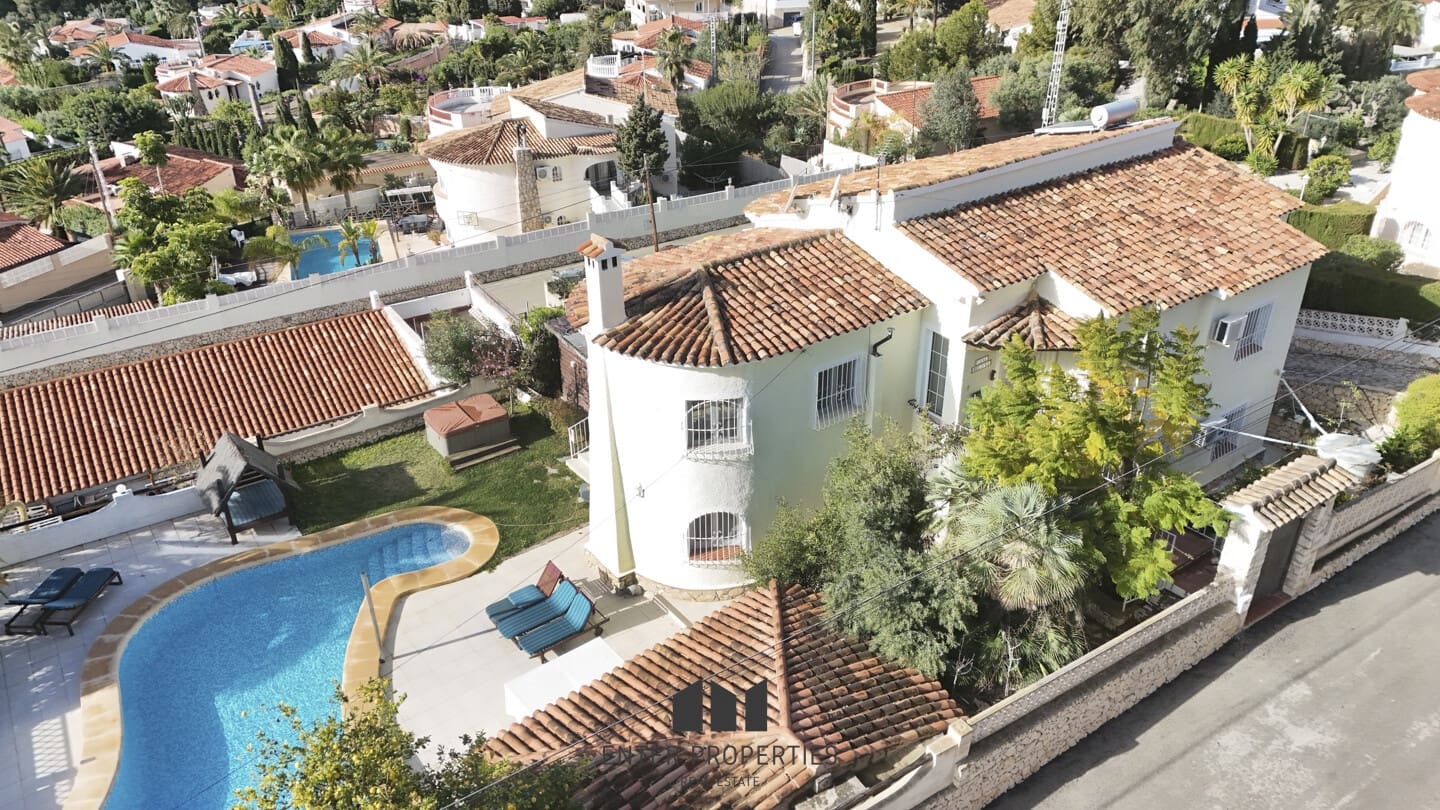 5 soveværelse Villa til salg i Calpe / Calp med swimmingpool garage - € 1.100.000 (Ref: 8875123)