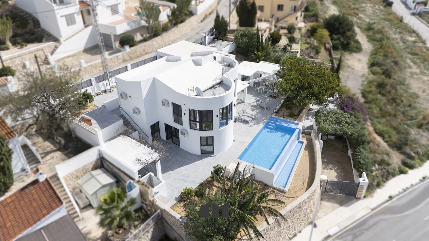 5 soveværelse Villa til salg i Calpe / Calp med swimmingpool garage - € 1.200.000 (Ref: 8879167)