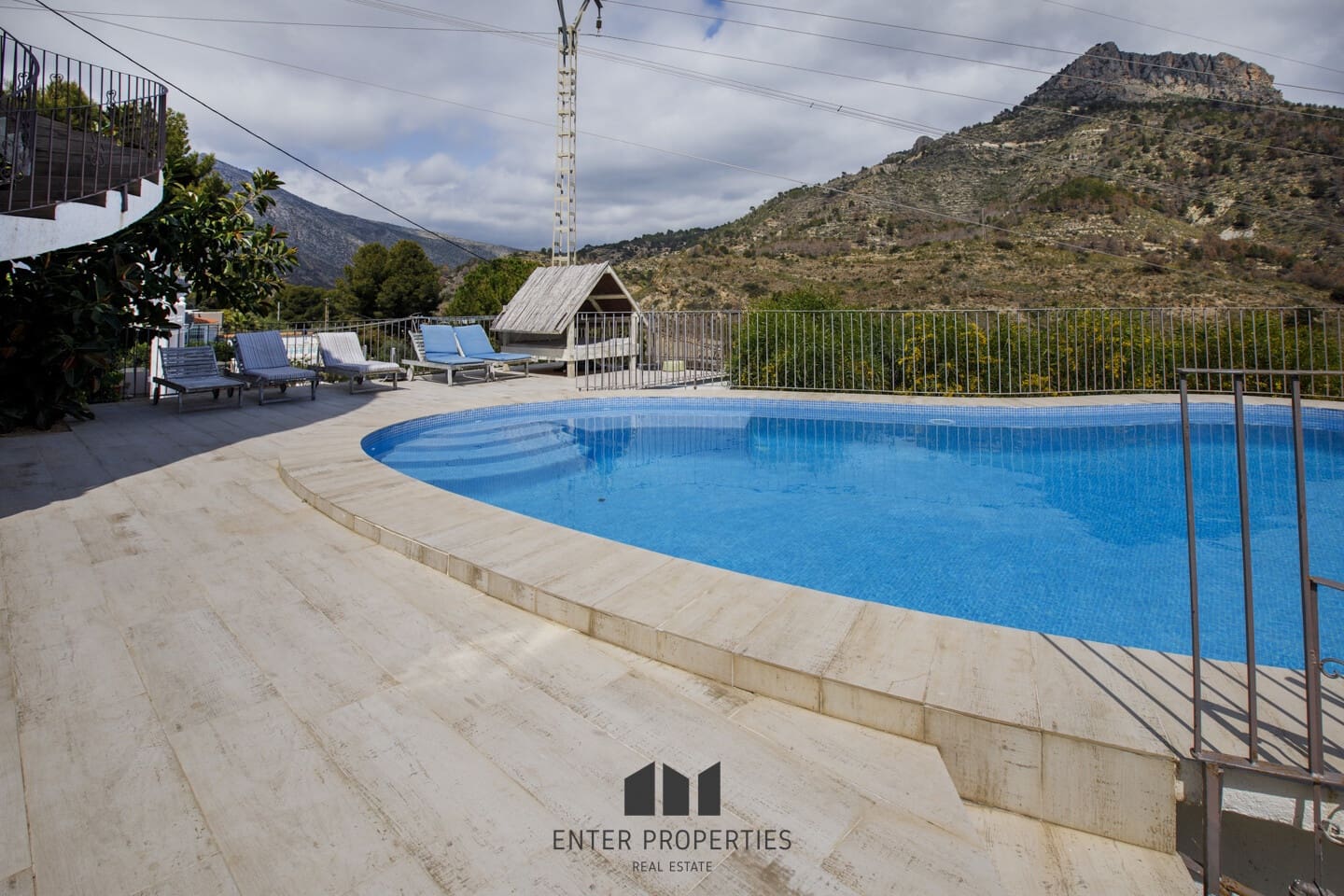 5 sypialnia Willa na sprzedaż w Calpe / Calp z basenem garażem - 635 000 € (Ref: 8920922)