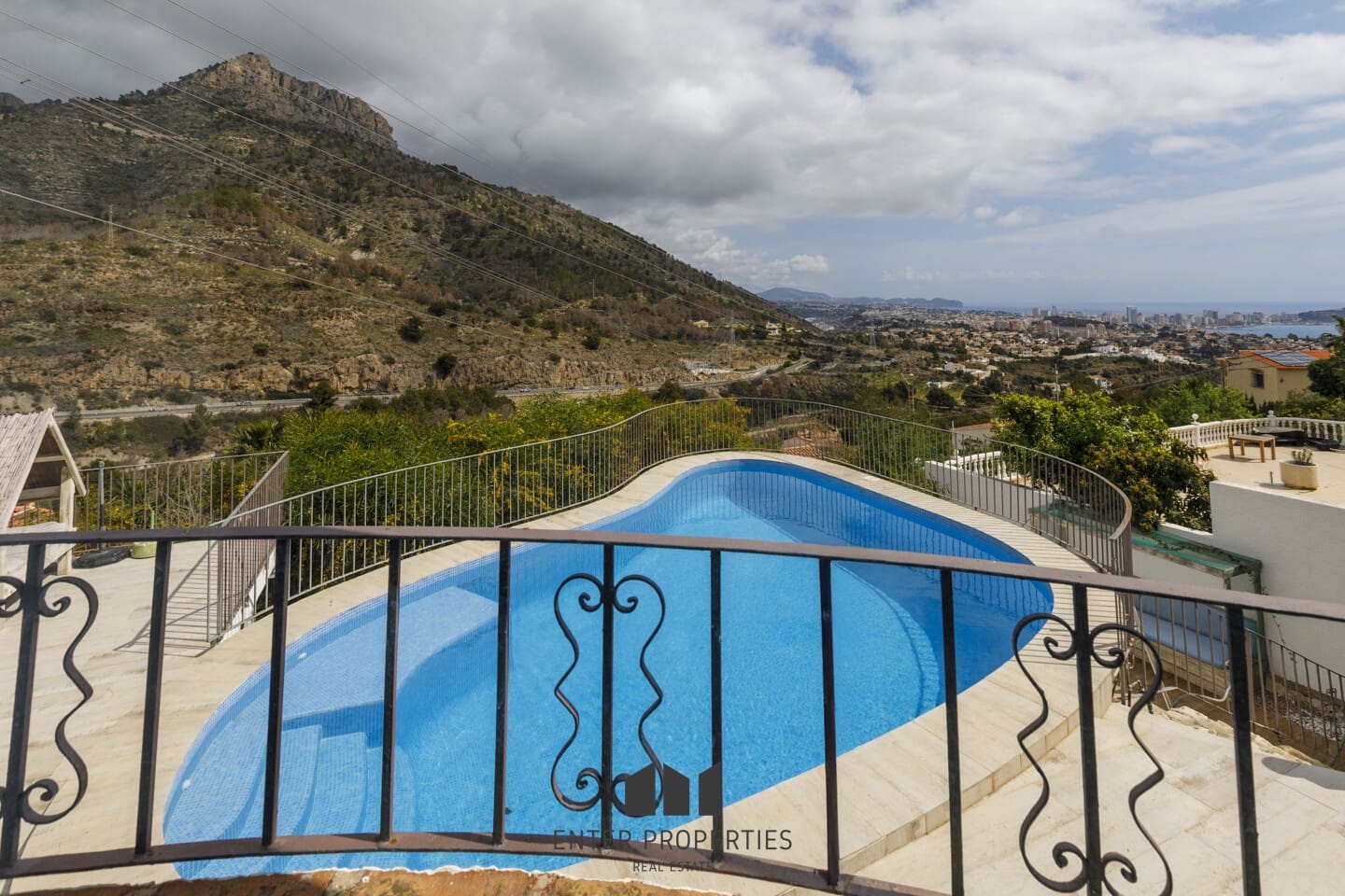 5 sypialnia Willa na sprzedaż w Calpe / Calp z basenem garażem - 635 000 € (Ref: 8920922)