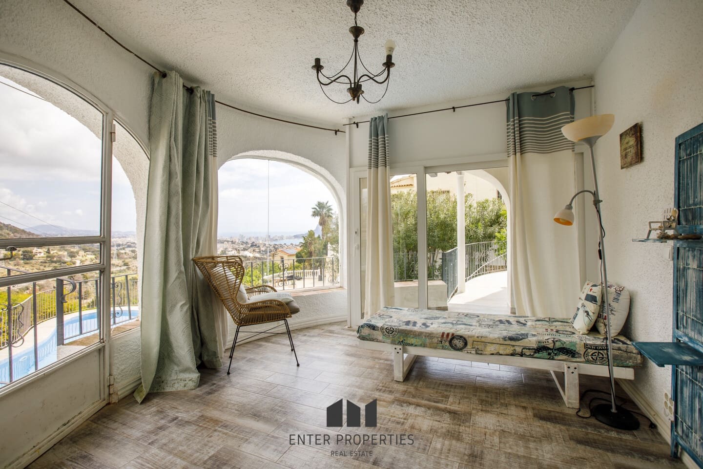 5 sypialnia Willa na sprzedaż w Calpe / Calp z basenem garażem - 635 000 € (Ref: 8920922)