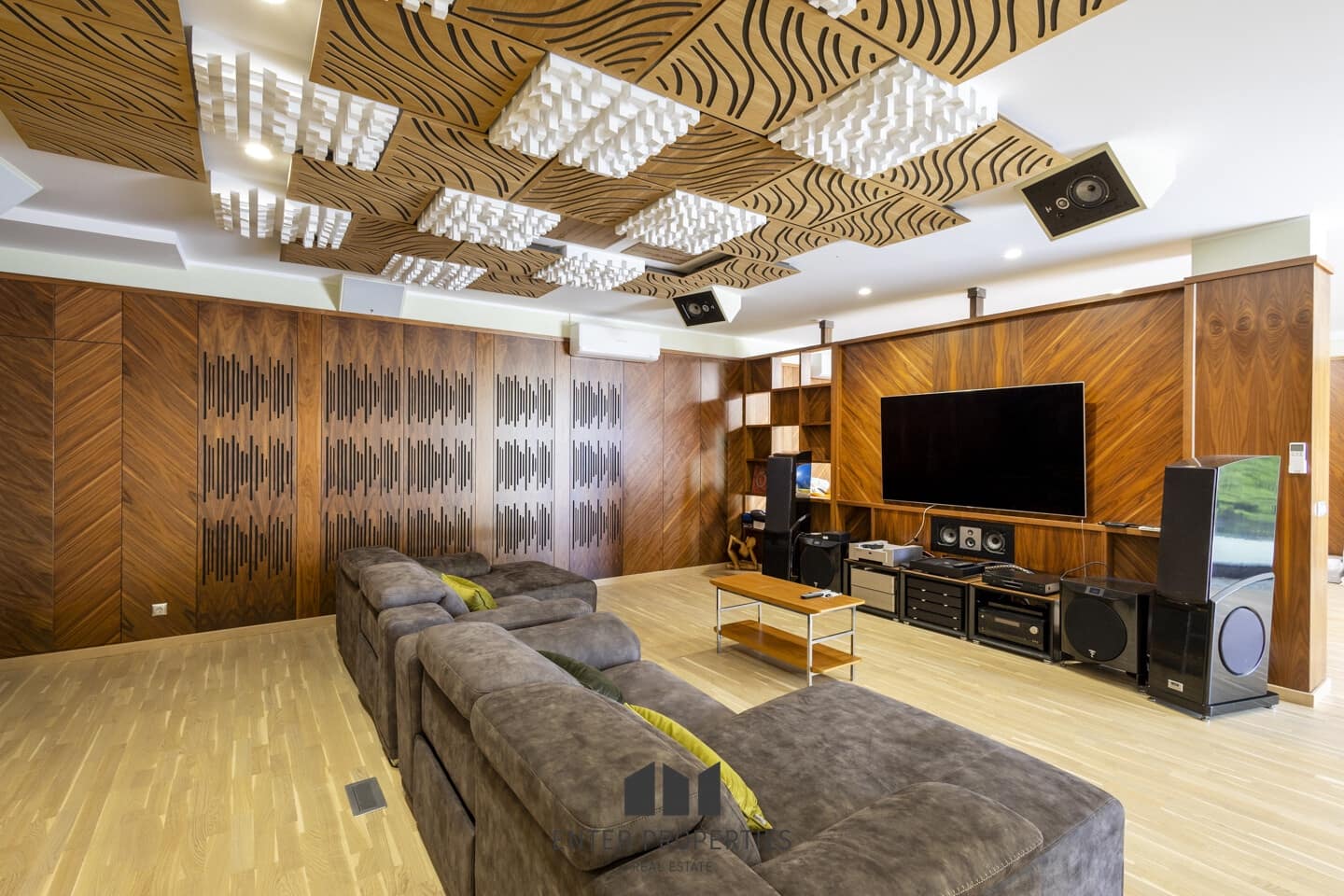 5 bedroom Villa for sale in Altea with pool - € 2,480,000 (Ref: 9127937)