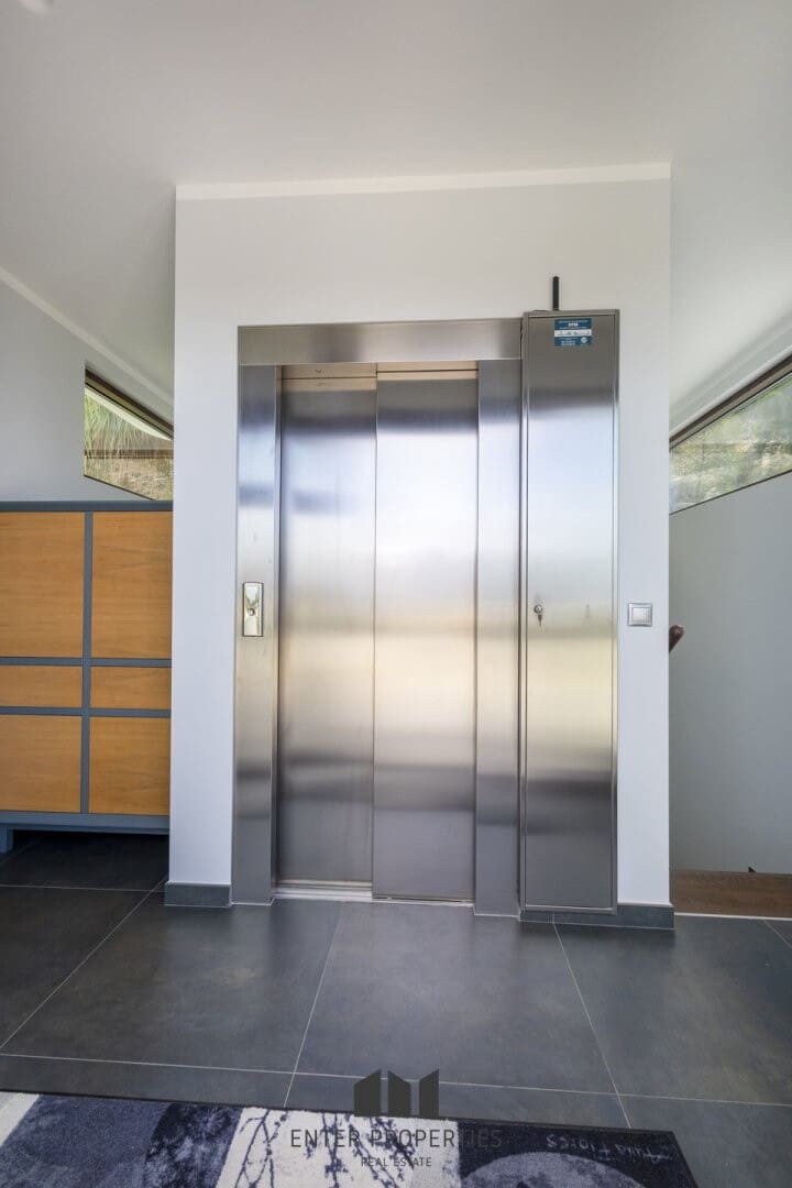 5 bedroom Villa for sale in Altea with pool - € 2,480,000 (Ref: 9127937)