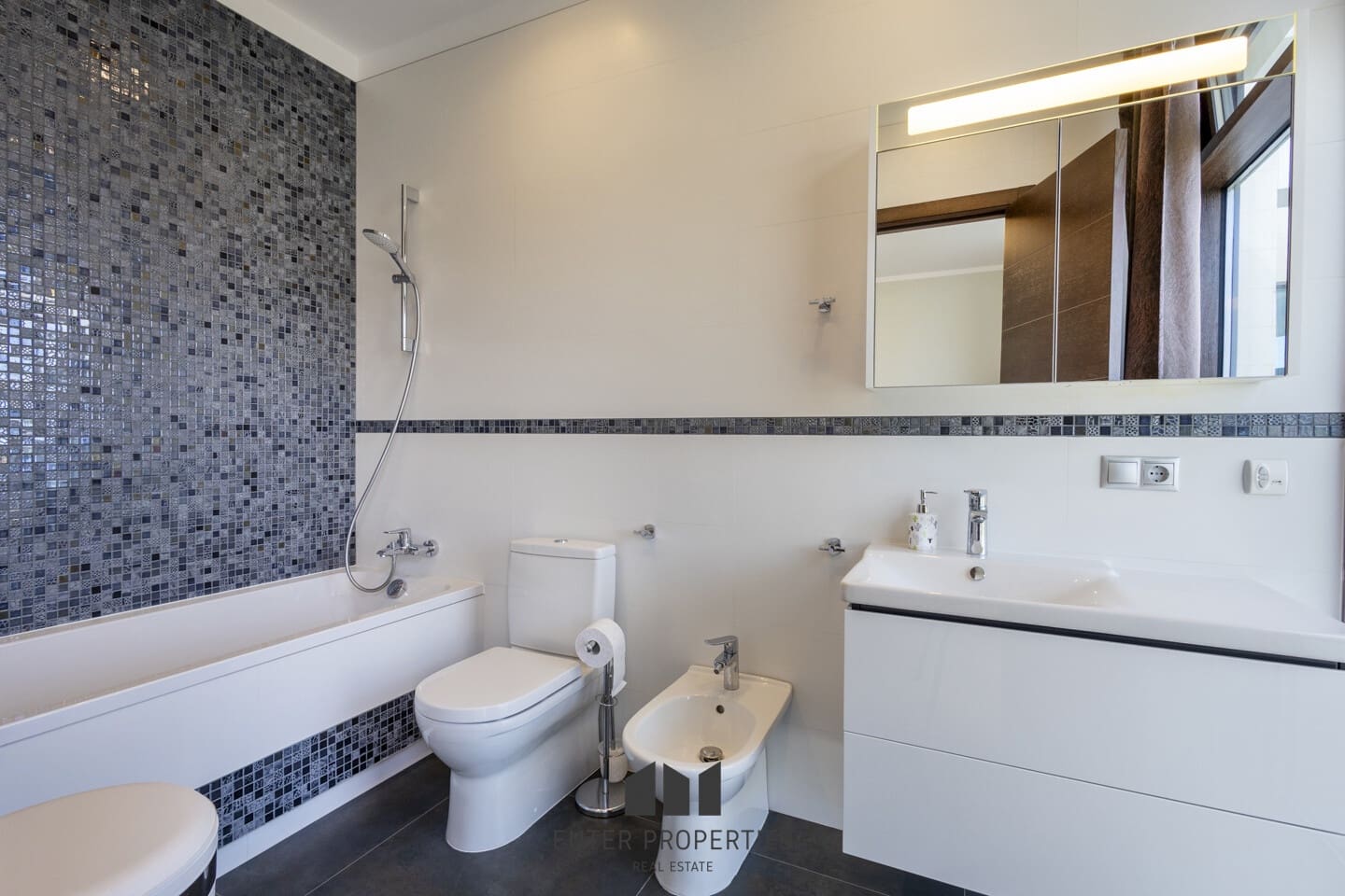 5 bedroom Villa for sale in Altea with pool - € 2,480,000 (Ref: 9127937)