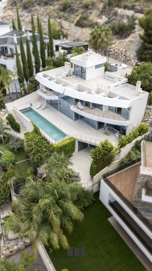 5 bedroom Villa for sale in Altea with pool - € 2,480,000 (Ref: 9127937)