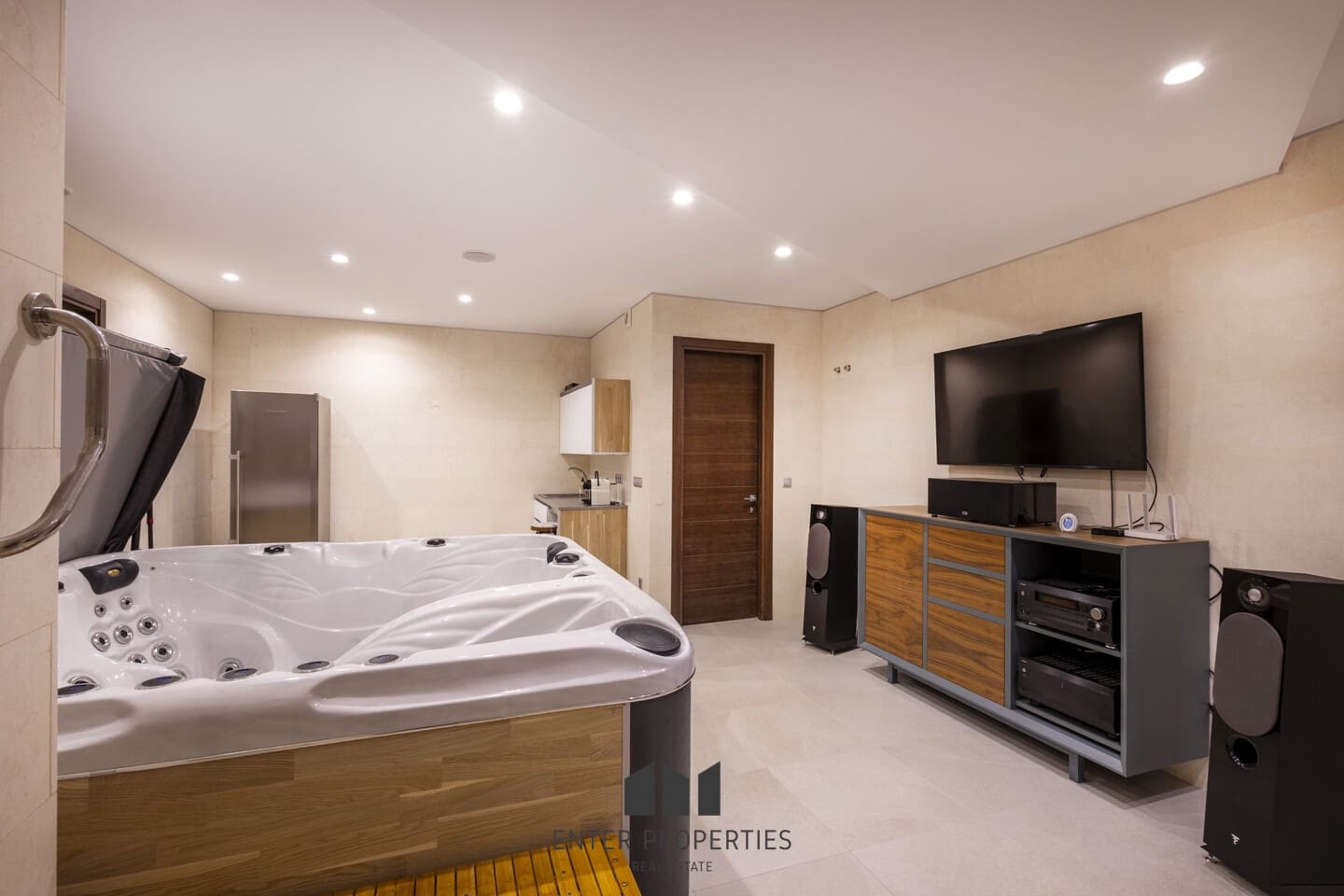 5 bedroom Villa for sale in Altea with pool - € 2,480,000 (Ref: 9127937)