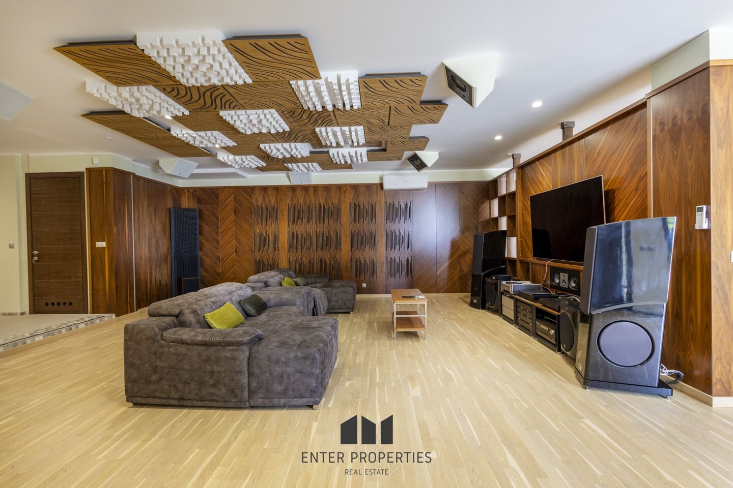 5 bedroom Villa for sale in Altea with pool - € 2,480,000 (Ref: 9127937)